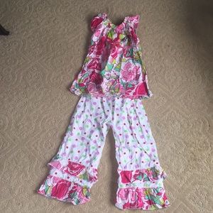 Cute cool set with sleeveless shirt and leggings!
